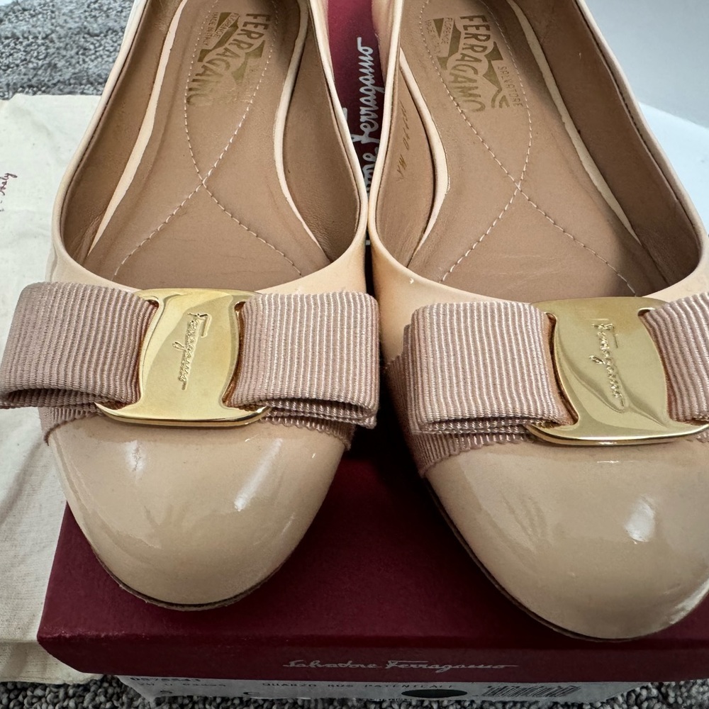 Salvatore Ferragamo Varina Ballet Flats Size 5 Nude Patent Leather - Picture 3 of 6